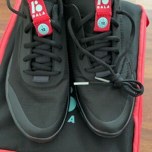 BALA Twelves Nursing shoes Nocturnal Black 5.5 Women’s 4.5 Men’s